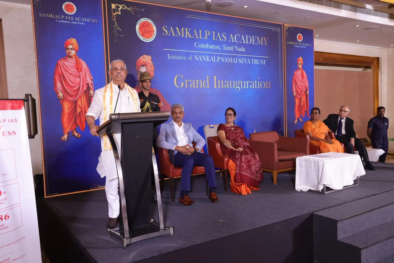 Chief Guest Honourable Dr. Rajendra Vishwanath Arlekar, Governor of Tamil Nadu, delivering the inaugural address to civil services aspirants and guests from the dais.