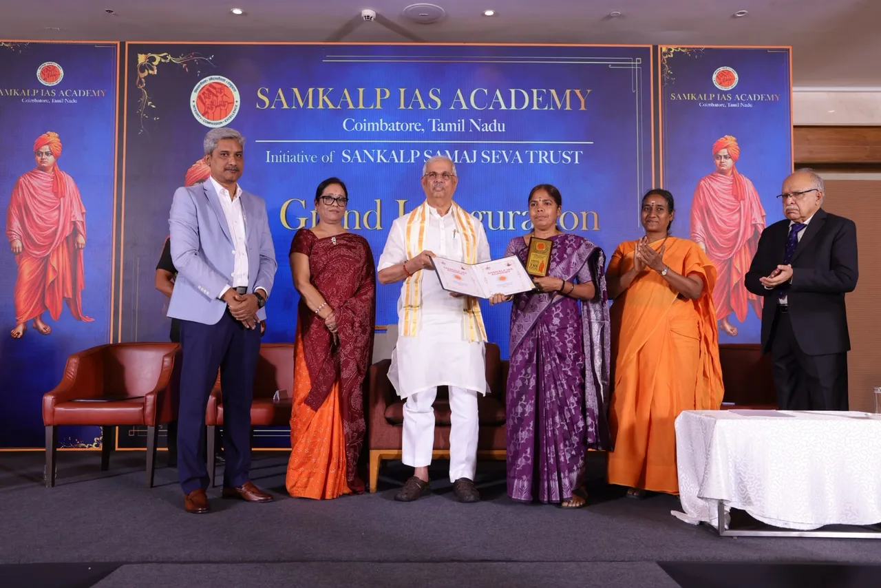 Samkalp IAS Academy and Nehru Arts and Science College, Coimbatore, exchanging the signed MoU on stage in the presence of Honourable Dr. Rajendra Vishwanath Arlekar, Governor of Tamil Nadu.